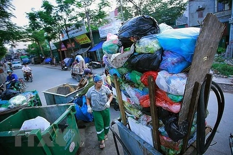 “拯救海洋” 塑料废弃物图片展在河内举行