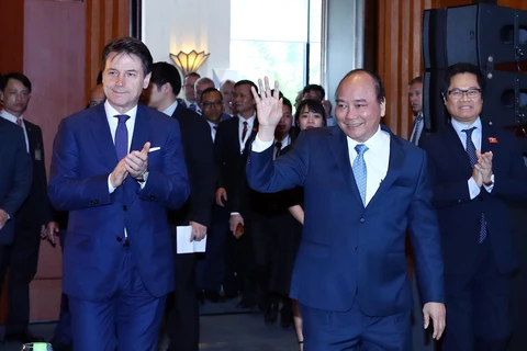 越南政府总理和意大利总理朱塞佩·孔特共同主持意大利-东盟企业论坛