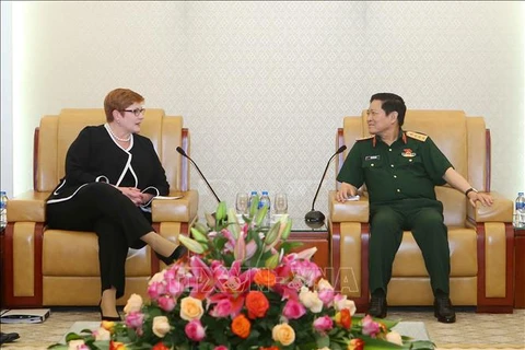 越南国防部部长吴春历会见澳大利亚外长玛丽斯·佩恩