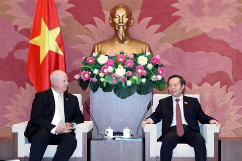 越南国会副主席冯国显：越南为外国投资商对越投资创造便利条件