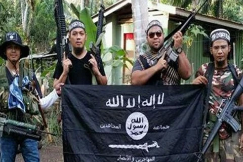 菲律宾军方出动力量搜寻疑似遭阿布沙耶夫武装分子绑架的马来西亚渔民