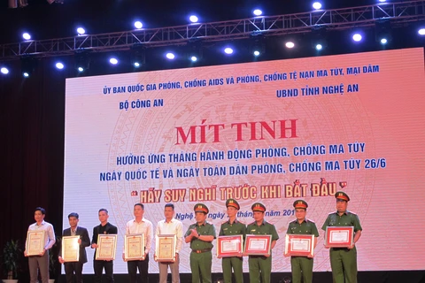 响应国际禁毒日和越南全民禁毒行动月的集会活动在乂安省举行