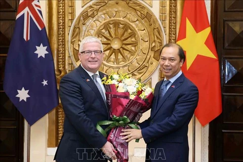 澳大利亚驻越大使获得越南社会主义共和国的友谊勋章