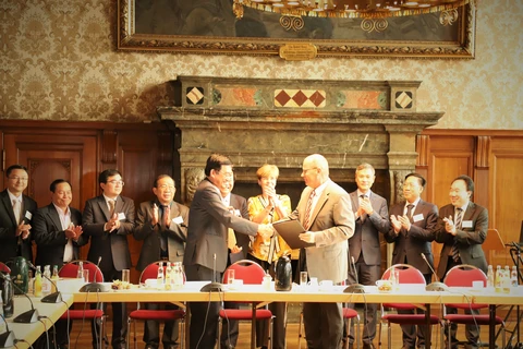 越南隆安省与德国莱比锡市签署贸易与投资合作备忘录