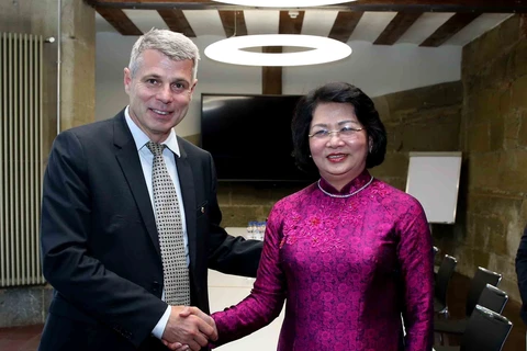 越南国家副主席邓氏玉盛会见瑞士伯尔尼州州长