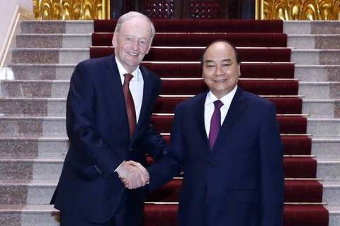 越南政府总理阮春福会见加拿大前总理克里纯