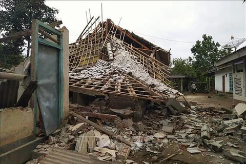 印尼北马鲁古省发生7.3级地震 部分房屋被毁