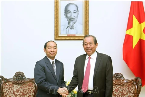政府常务副总理张和平会见老挝最高人民法院院长坎帕•森达拉