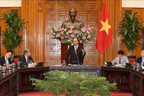 越南政府总理阮春福会见新加坡企业代表团