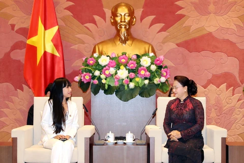 越南国会主席阮氏金银会见法越议员友好小组