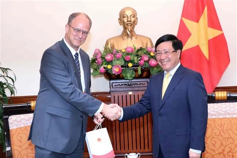 越南政府副总理范平明会见德国驻越大使克里斯蒂安·伯杰