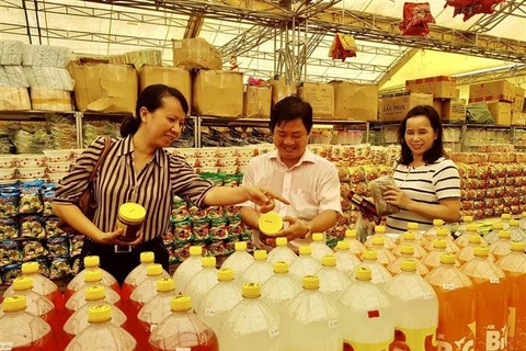 “以越南货为荣”产品展销会在安江省开幕