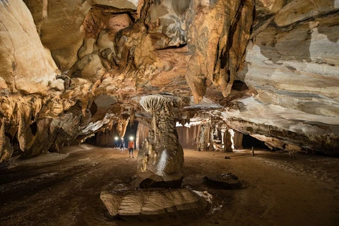 广平省天堂洞成为亚洲最壮观的天然溶洞穴
