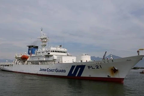 岘港市领导会见日本海岸警卫队训练舰代表团
