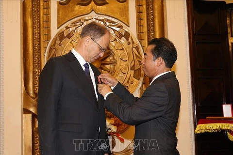 德国驻越南大使被授予友谊勋章