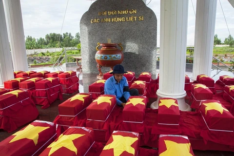 7·27伤残军人及烈士日：在柬牺牲越南烈士遗骸追掉会及安葬仪式在坚江省举行