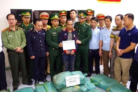 山罗省边防部队与老挝安全力量配合预防打击毒品罪犯