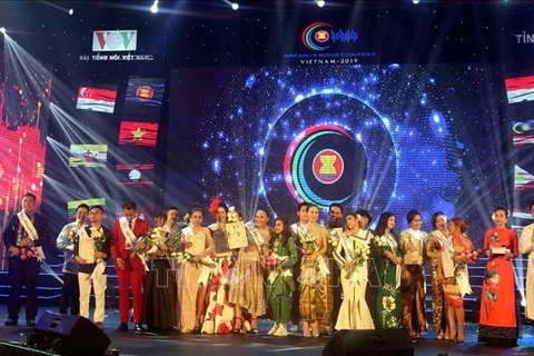 马来西亚选手荣获2019年第二届东盟加三歌唱大赛一等奖