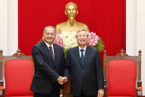 越共书记处常务书记陈国旺会见老挝人民革命党代表团