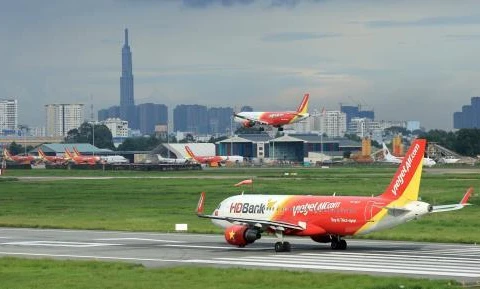 越南各家航空公司因受台风“韦帕”影响调整航班执行计划