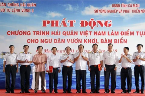 金瓯省启动开展“越南海军是渔民远海捕捞的靠山”活动