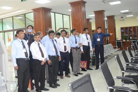 孟加拉国高级干部代表团了解越南河南省投资促进工作的经验