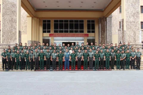 印尼军官代表团访问越南第一军区