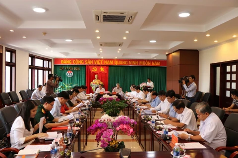 越共中央书记处常务书记陈国旺视察得农省