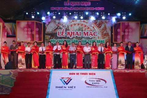 越泰购物与美食展览会在越南后江省举行