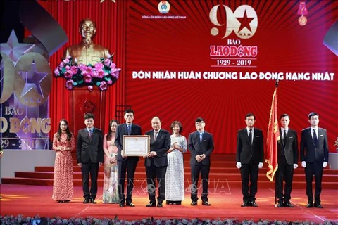 越南政府总理阮春福出席《劳动报》创刊90周年纪念典礼