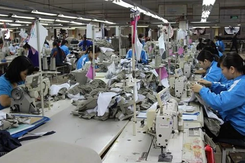 人民币贬值对纺织品服装业产生何种影响？