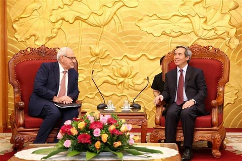 越共中央经济部部长阮文平会见世行和谷歌领导