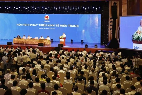 越南政府总理阮春福：使中部重点经济区成为发展动力