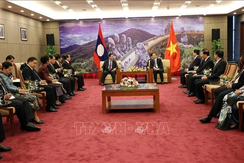 老挝国会副主席率团对岘港市进行访问