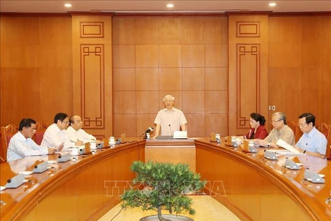 越共中央总书记、国家主席阮富仲主持越共十三大人事工作小组会议