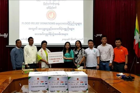 ​ 缅甸越南人为缅甸孟邦灾民提供援助