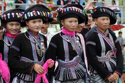 莱州省卢族妇女的传统服装