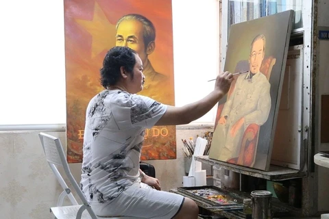 绘制2000幅胡志明主席肖像画的画家