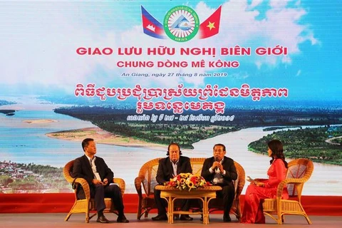 2019年越柬边境友好交流座谈会在安江省举行