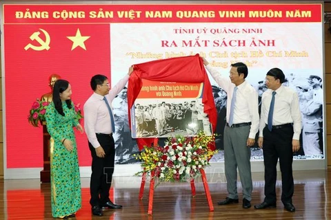 越南各地纷纷举行纪念胡志明主席遗嘱落实50周年的活动