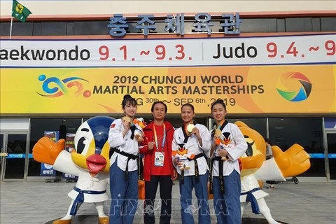 越南跆拳道运动员在韩国忠州世界武艺大赛夺得金牌