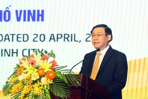 越南政府副总理王廷惠出席荣市发展会议