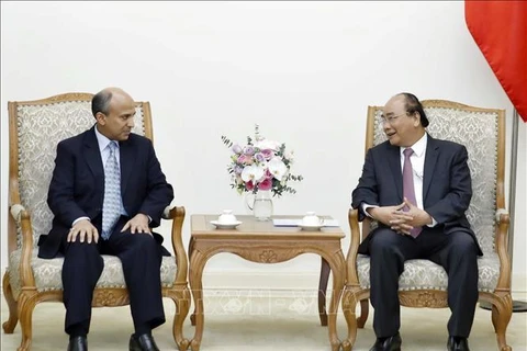 越南政府总理阮春福会见沙特阿拉伯驻越大使苏维里母