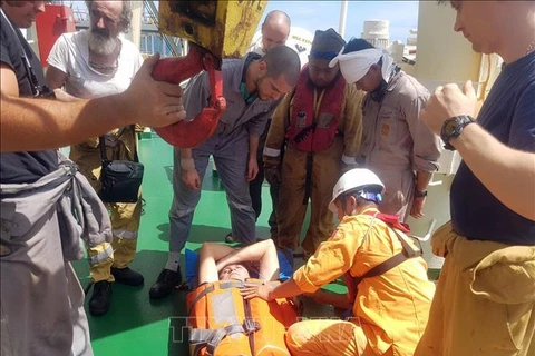 成功救助在越南黄沙海域遇险的外籍人员
