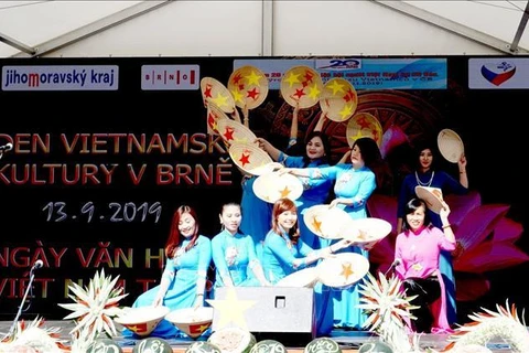 富有越捷友谊之情的越南文化日在南摩拉维亚州举行