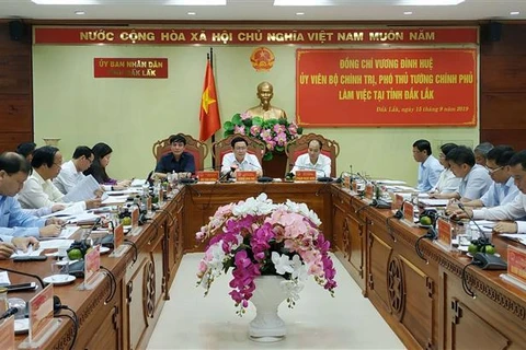 越南政府副总理王廷惠莅临得乐省调研
