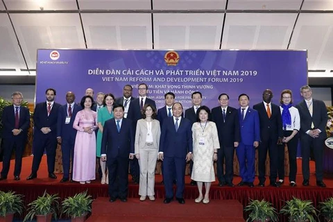 阮春福欢迎国际专家为越南发展政策建言献策