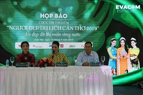 越南芹苴市首次举办旅游小姐大赛