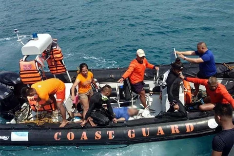 菲律宾长滩岛发生翻船事件致7人死亡