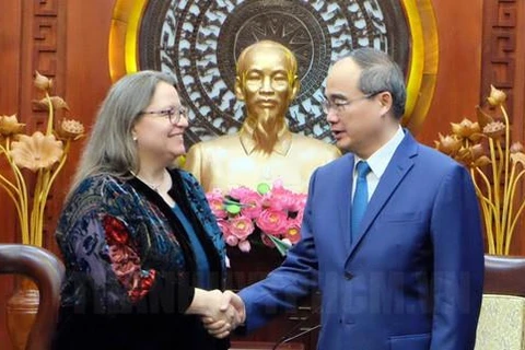 阮善仁会见美国新任驻胡志明市总领事玛丽·达穆尔